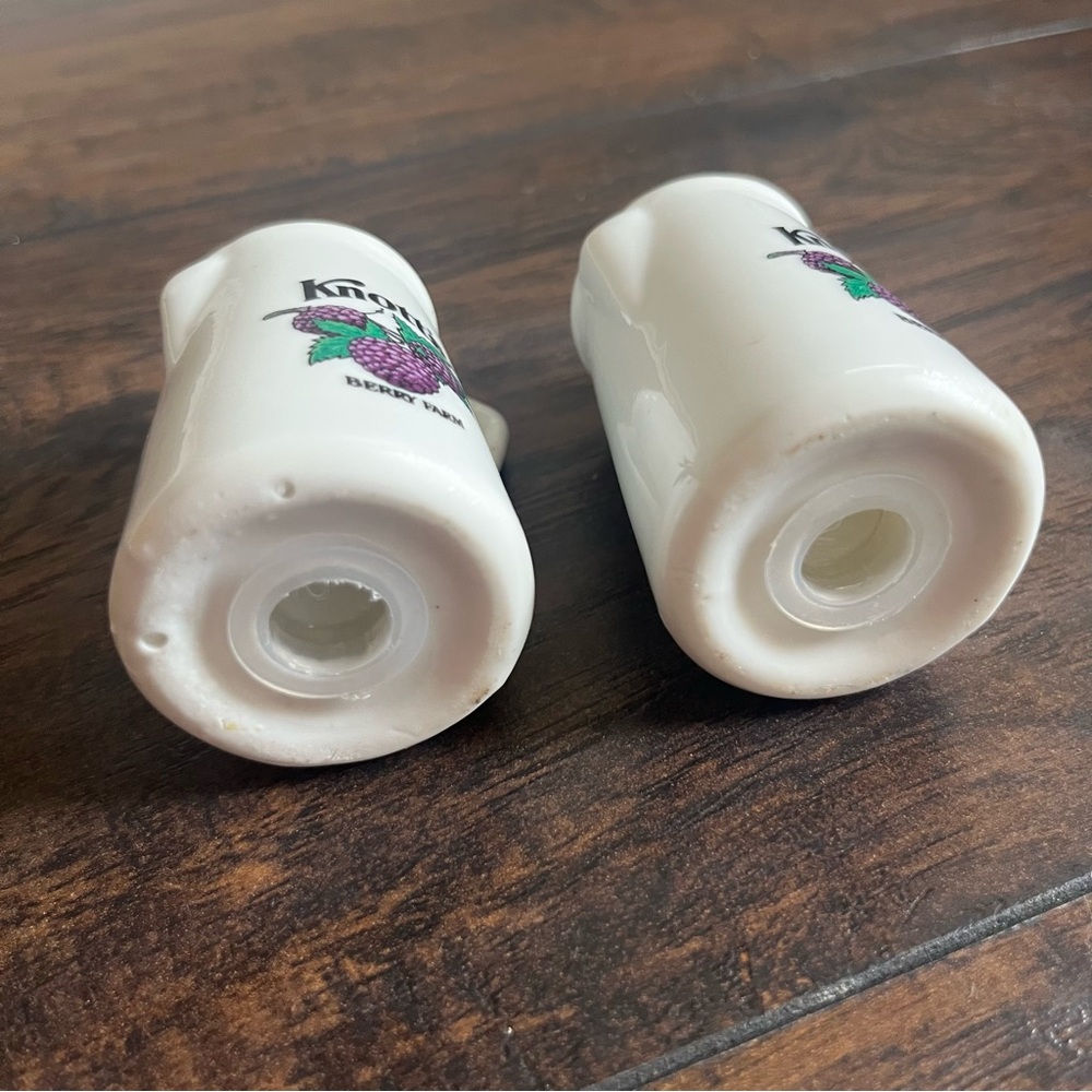Vintage salt and pepper shaker set from Knott's Berry Farm - Picture 5 of 5